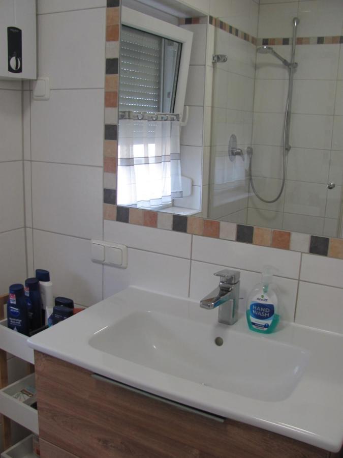 Gemütliches Balkonzimmer: Ruhige Sonnenlage mit WLAN und Flughafennähe Trunkelsberg Exterior photo